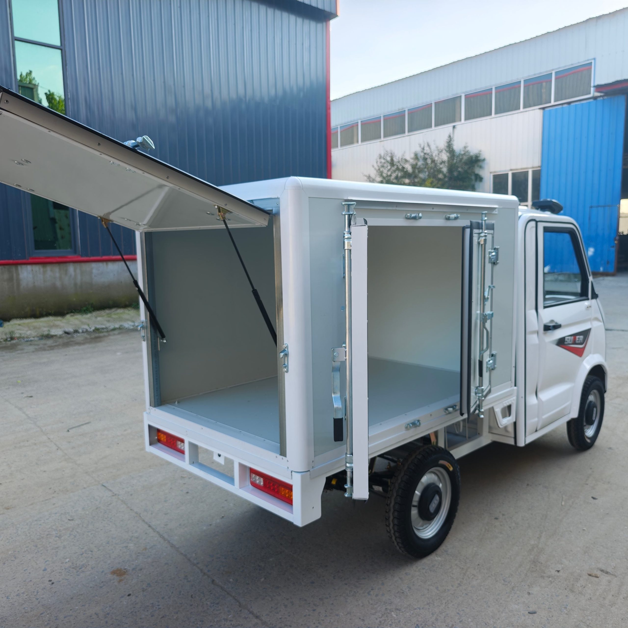 Hybrid Electric Cargo Tipper Truck (3kW Motor, 500kg Capacity) - Image 4