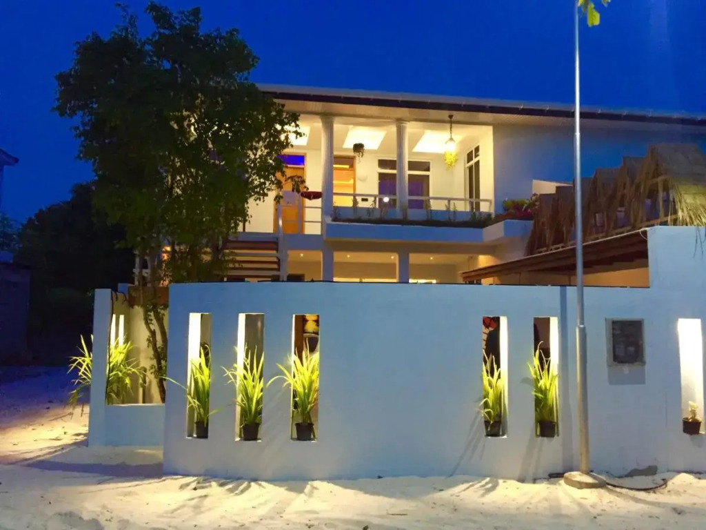 1,600 sq ft land for sale in Himmafushi. Available for both cash purchase and bank financing.